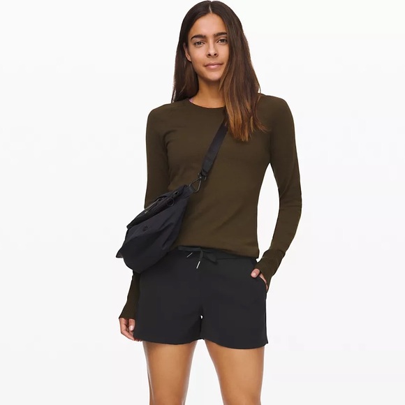 NEW Lululemon On the Fly Shorts Mid rise 2.5”